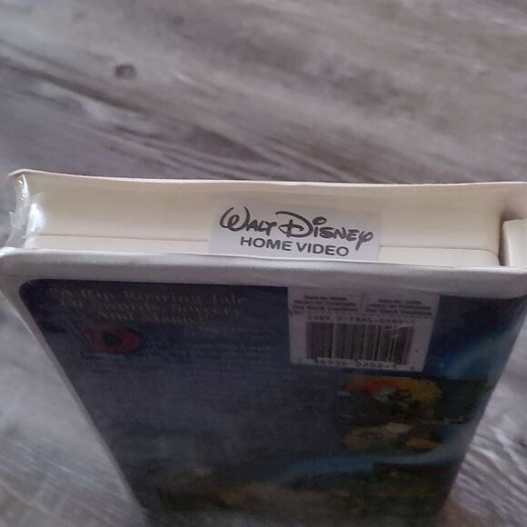 NEW Disney Masterpiece The Black Cauldron VHS 1998 SEALED RARE Vintage - Picture 3 of 6